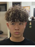 スペインカール　ツイストスパイラル眉カットメンズパーマ