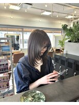 カーメラ(CAMERA) くすみベージュカラー×顔まわりレイヤー/ヤククルミ