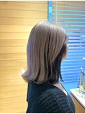 アンブレラカラーで魅せるミルクティーグレージュボブ