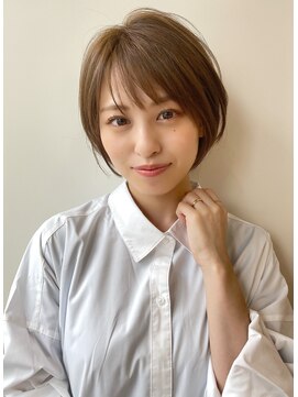 ラフ フロム ガーデン(Laf from GARDEN) 大人ナチュラルシースルーバングと耳かけショートスタイル