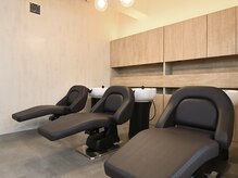 メンズソース 堺東(MEN'S SOURCE)の雰囲気（フルフラットシャンプー台でゆったりとおくつろぎ下さい。）