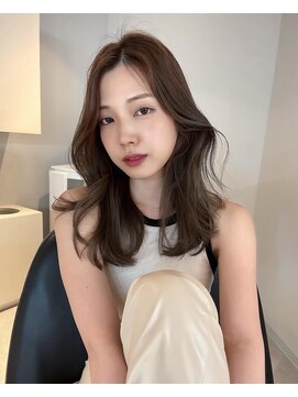 リリー(Lilley) くすみベージュ×姫カットレイヤー×韓国風巻き【ayana】