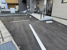 エル(eLu)の雰囲気（店舗前に駐車場3台完備しております！）