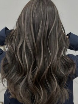 グローリープラス(glory+)の写真/最高級人毛100％を使用した極上品質のシールエクステは地毛との馴染みも抜群！！自然な仕上がりに♪