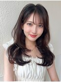 20代に人気!顔周りの後れ毛がかわいいシャギーレイヤーロング