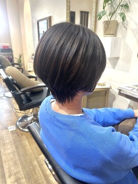 ショートボブ×オリーブブラウン