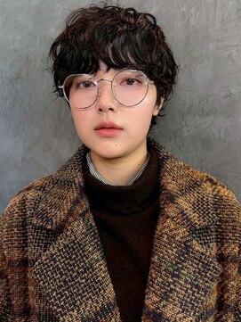 ニュアンスパーマ ウルフカット ボブルフ 黒髪ショート