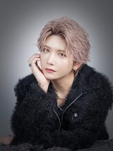 ＜センターパート×ツイストスパイラルパーマ＞で大人な印象に［渋谷/メンズパーマ/メンズ/眉毛/学割U24］