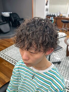 ザデイトウキョウ 表参道 青山(THE DAY TOKYO) 表参道駅MEN’S/ニュアンスパーマ/刈り上げセンターパート