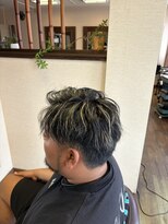 ヘアーズ はれるや(hair's)&nbsp;ツーブロック刈り上げハイトーンカラー暖色系カラーメンズカット
