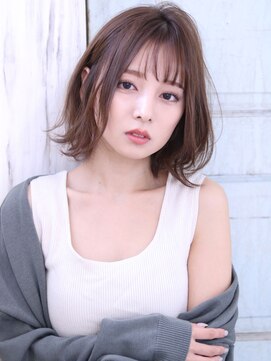 ジュール(Jule) 伸ばしかけ外ハネボブとオフショル抜け感