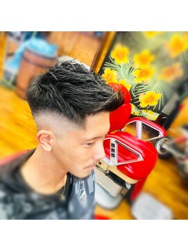 サンアンドマーリィズバーバー 駅前店(SON&MARLEY'S BAR BER) モヒカン風スキンフェード