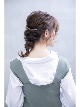バッテリー ヘアアンドメイク 塚口店(Battery hair&make) 編みおろしスタイル
