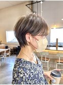 オリーブベージュ