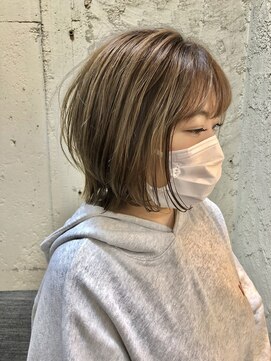 ペネロープ(Penelope) ショートボブレイヤー/クリアベージュ