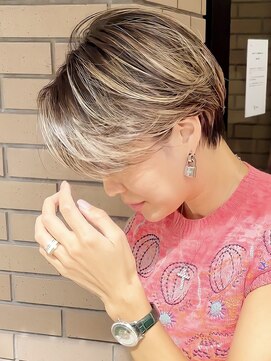 ハルキミナト ジャパン トウキョウ(HARUKI MINATO japan TOKYO) 30代40代50代耳かけショート前髪なしハンサムショートカット