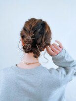 シア(sia)&nbsp;コンパクトツイン/ヘアアレンジ