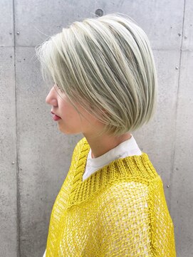 シオン(shion) ホワイトブロンド似合わせカットフェザーショート_ba353882