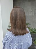 アッシュベージュのロブヘア