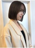 シルバーグレージュ 透明感カラー ストレート 切りっぱなし