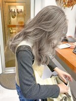 リラ バイ ミラ 新宿(LILA by MILA)&nbsp;グレージュカラー/ホワイトカラー/レイヤーカット/顔周り/新