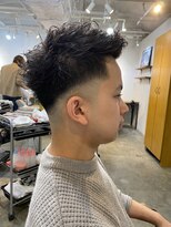 スキンフェード／無造作パーマ