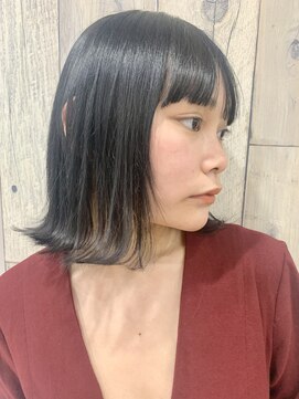 トムキャット(TOM CAT) ダブルカラー　切りっぱなしボブ　外はねボブ　ダークグレー