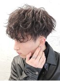 ツイストスパイラルパーマメンズ刈り上げマッシュツーブロック