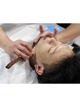 顔の印象を決める髭、眉のお手入れも【Loisirs】にお任せ。一段垢抜けたイケてる男顔をご提案！