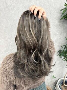 アルドーレフィエロ シンサイバシ(Ardore fiero shinsaibashi) コントラスト極ハイライト☆グレーベージュ