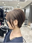 40代50代60代耳かけショート前髪なしハンサムショート白髪ぼかし