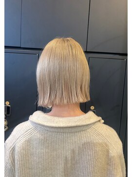 ザ シー 海老名(The C) ブリーチ・ダブルカラー・外国人風ヘア・切りっぱなしボブ・MIYU