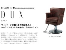 お客様の座る席は最高級のレザーを使い、長時間座っても疲れにくいチェアを採用