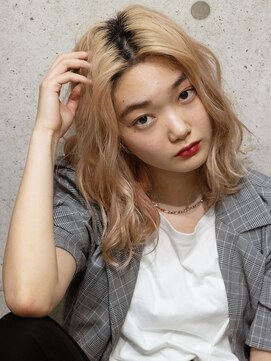 ヘアサロン ドットプラス 町田店(dot. plus) ホワイトブロンド×センターパート［町田］