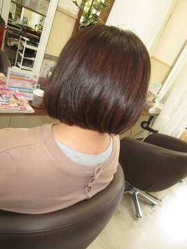 コアフィールフィス(COIFFURE fils) フェイスラインをさりげなく隠す大人ボブ