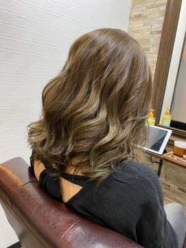 ハサミバイアトリエナガノ 千葉(8sami by atelier nagano) デザインカラー／レイヤーカット/ウエットヘア/オリーブベージュ