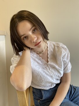 ロカ(roka) ブリーチなしカラー/透明感グレージュ/切りっぱなしボブ