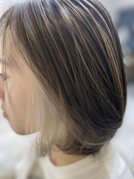 ブブ(BluBlu)の写真/【桂/洛西口】立体感を追求した艶カラー!ブリーチデザインから白髪ぼかしまで大人も楽しめる上品デザイン◎