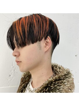 クク(QUQU) ハンサムショートとコントラストカラー
