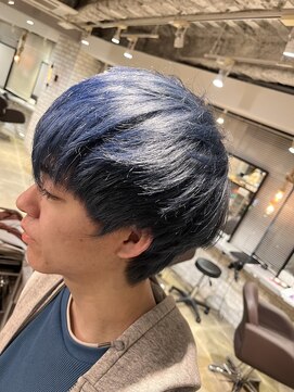 エイトセカンド 新宿三丁目店(EIGHT second) 鮮やかブルー