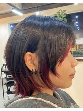 タノ(tano) ショートウルフ×赤メッシュ