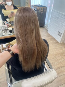 ネオリーブ チロル 横浜西口店(Neolive CiroL.) ミルクティーベージュ 秋色柔らかベージュ　ケアブリーチ