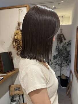 スクレ(s:;cre) オリーブグレージュカラー×鎖骨切りっぱなしロブ"