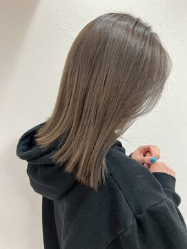 クラン(Chlan) 外ハネミディ×グレージュカラー