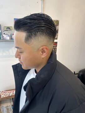 グッドプレイスアンドシング(Good Place&thing) メンズカットフェードスキンフェードハードパート七三分け