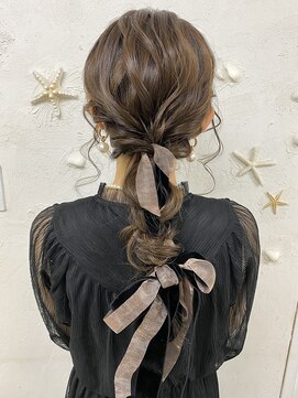 メカマハロジャミング(Me Ka Mahalo Jammming) ゆるふわリボンの編み下ろし/ヘアセット/お呼ばれヘア/参列ヘア