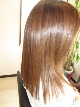コア フィール ア デイ(COIFFURE A DAY) ツヤサラストレート