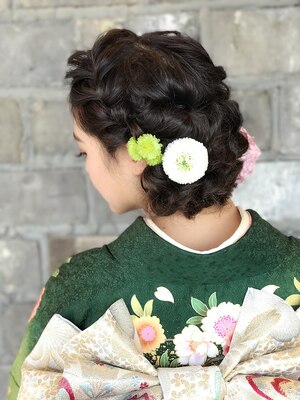 セレモニーにも、お呼ばれの日も、駅直結のガーランドドレッシングは着付けやヘアアレンジにとっても便利！