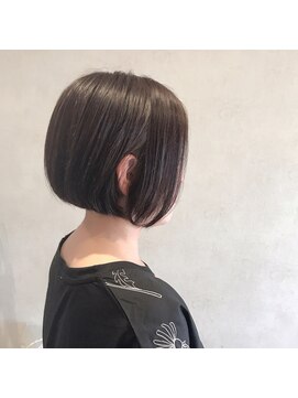 ライフ ウィズ ヘア(LIFE with HAIR) フィット感のある前下がりボブ