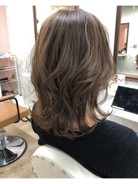 Figaro Umeda ナチュラルベージュミディアムレイヤーカット L フィガロ ウメダ Figaro Umeda のヘアカタログ ホットペッパービューティー